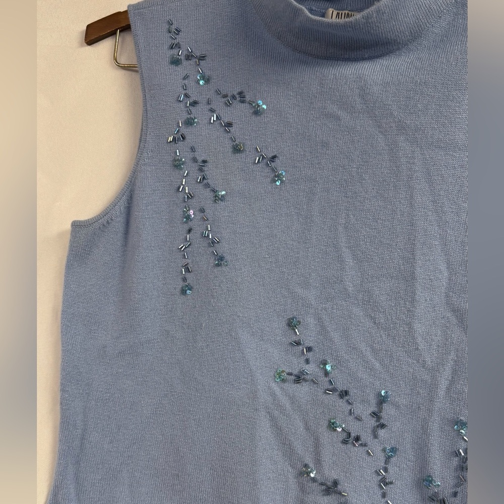 Blue - Picture 3 of 4